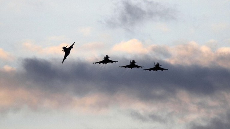 Британски изтребители прeхващат руски военни самолети в Прибалтика