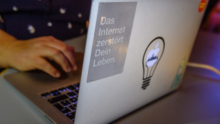 Хакери са публикували лични данни от стотици германски политици от