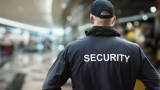 Охранител намушка мъж в Бургас заради снимка с мобилен телефон