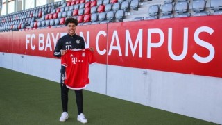 Байерн привлече 17 годишния американски защитник Джъстин Че под наем от