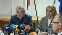 КЗК и КЗП са призвани да опровергаят Радев