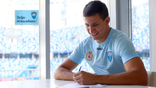 Вече бившият защитник на Локомотив Пловдив Лукас Масоеро подписа