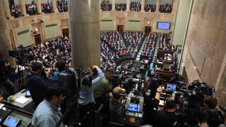 Управляващите консерватори в Полша обещаха данъчни отстъпки на малките компании