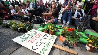 Полицията в Лондон съобщи че стотици са били арестувани по