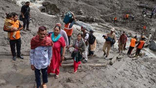 Внезапни наводнения предизвикани от проливни дъждове отнеха живота на най малко