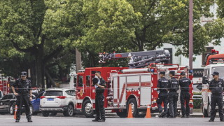 Осем жертви и девет в неизвестност след срутване на хотел в Китай