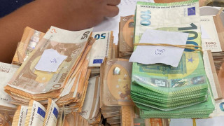 Митническите служители откриха недекларирана валута на стойност 1 313 835