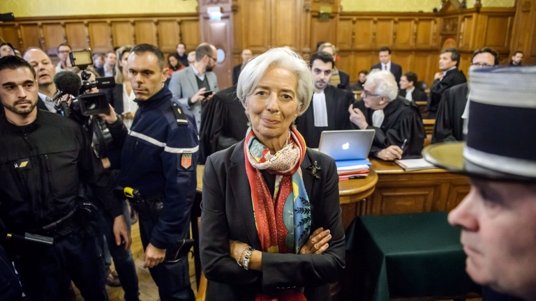 Шефът на МВФ осъден в небрежност от френски съд