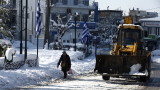 Атина е покрита със сняг, докато Гърция е скована от рекордно студено време
