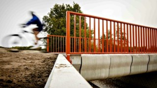 В Холандия официално откриха първия в света мост отпечатан на