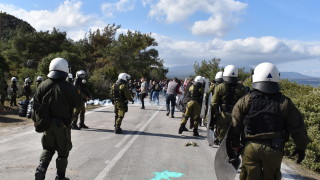 Гърция надгражда с бодлива тел оградата по границата с Турция