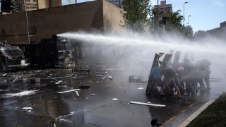 Продължават масовите протести в Чили въпреки смяната на министри в