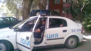 Девет души са арестувани след като роми нападнаха полицаи в