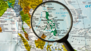 Китай заяви в събота малък цивилен кораб от Филипините незаконно е