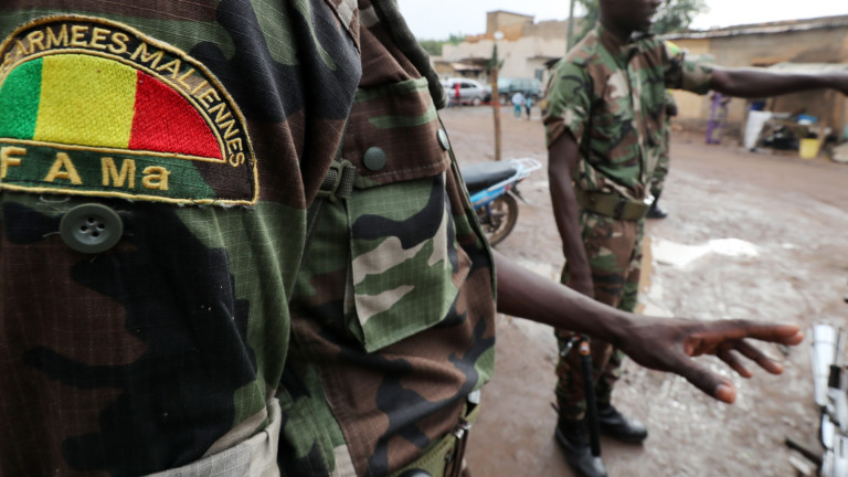 Военни арестуваха преходните президент и премиер на Мали 