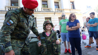 Отделеният бюджет за нови самолети е недостатъчен Това заяви вицепремиерът