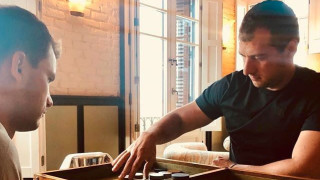 Григор Димитров проведе среща по табла с масажиста си Алгис