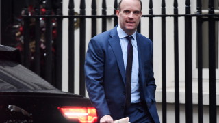 Правителството на Обединеното кралство призова всички страни към спокойствие след