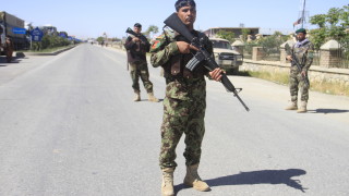 Крайпътна бомба в Централен Афганистан в събота уби най малко двама