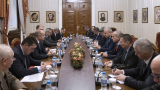Президентът Румен Радев събра на работна заместник министър председателя по
