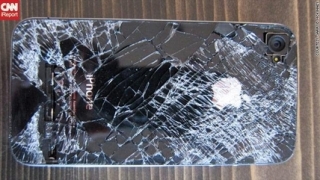 iPhone 4 пада от 4000 метра, оцелява