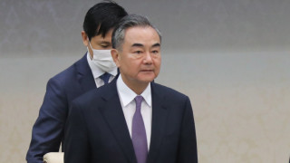 В телефонен разговор с украинския си колега китайският външен министър