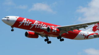 Семейство се спаси по чудо, закъсня за полета на "Air Asia" 