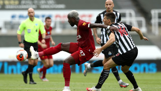 Белгийският национал Дивок Ориги чийто договор с Ливърпул изтече и