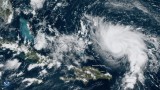 Тропическата буря Умберто връхлетя Бахамите