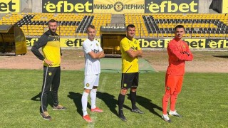 Втородивизионният Миньор Перник представи новите си екипи за сезона 2022 2023