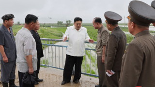 Севернокорейският лидер Ким Чен Ун e наблюдавал в петък теста на
