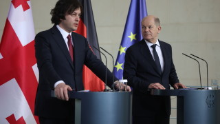 Германският канцлер Олаф Шолц призова в петък гостуващия си грузински