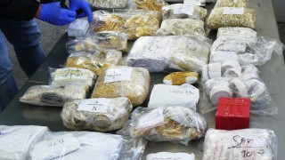 Задържаха рекордно количество над 40 кг златни изделия при проверка