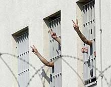 Три нови затвора ще премахнат проблемите със затворниците 