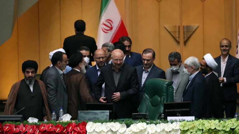 Новосформираният парламент на Иран избра бившия кмет на Техеран Мохамед
