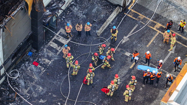 Поне 16 жертви взе пожар в завод за литиеви батерии в Южна Корея