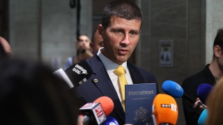 На 100 Това заяви в кулоарите на Партийния дом лидерът