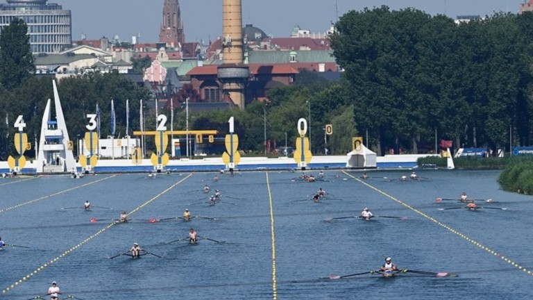 Изпълнителният комитет на Международната федерация по гребане (World Rowing) позволи