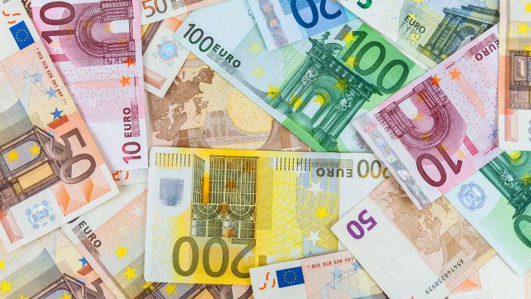 Европа иска България да въведе еврото. Час по-скоро