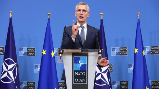 Столтенберг: НАТО увеличава запасите от боеприпаси