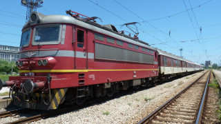 Влак блъсна човек на входа на гара Полски Тръмбеш съобщава