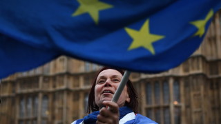 Кабинетът на Тереза Мей ще внесе в парламента предложение за