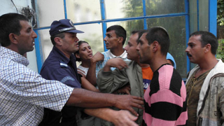 Цигани окупират болница, плашат с убийство и палеж