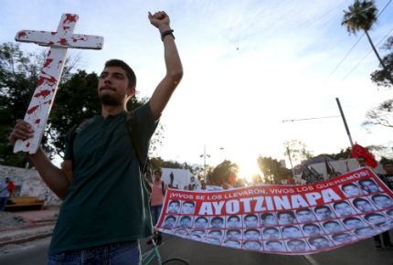Хиляди мексиканци излязоха в памет на изчезналите студенти