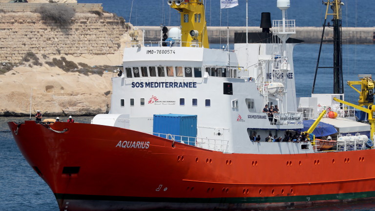 Корабът "Акуариус" спира да спасява мигранти в Средиземно море 