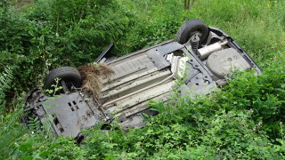 Две момичета пострадаха при тежка катастрофа по главния път Е 79