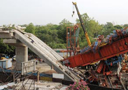 5-има загинаха при срутване на мост в Ню Делхи