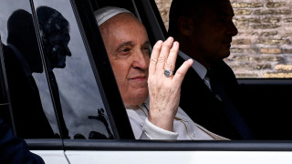 Папа Франциск беше изписан в събота сутринта от болница Джемели