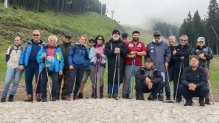 Екип на Международната федерация по ски ФИС и компаниите отговорни