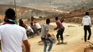 Палестинец наръга двама израелски войници, застреляха го 